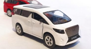 اسباب بازی تویوتا چراغدار (TOYOTA ALPHARD BY KINGSTOY)